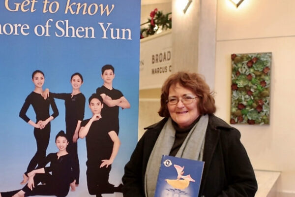 Entradas navideñas para Shen Yun traen alegría y sanación a espectadores de Milwaukee