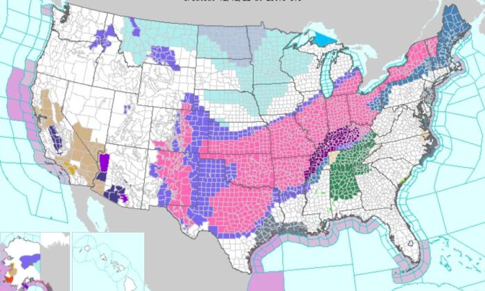 Se implementaron advertencias y avisos de tormentas de invierno en cientos de condados, que abarcan al menos una docena de estados, según un mapa proporcionado por el Servicio Meteorológico, el 2 de febrero de 2022. (Servicio Meteorológico Nacional)
