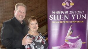 «Hemos elegido no vivir nuestras vidas con miedo», dice pastor que vio Shen Yun