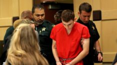 Jueza de EE.UU. aplaza para abril el juicio por matanza en escuela de Parkland