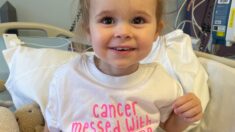 Niña de 2 años con cáncer afronta la enfermedad con tanta alegría que contagia a su madre