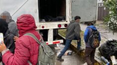 Interceptan a 41 migrantes dentro de un camión en el sureste de México