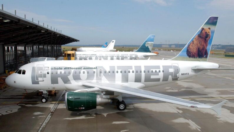 Fotografía de archivo que muestra un avión de Frontier Airlines. EFE/EPA/Frank Rumpenhorst

