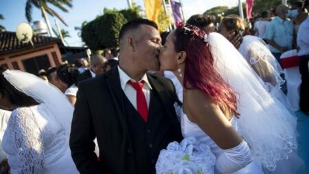 Mejor tarde que nunca: 400 parejas se dan el “sí” en boda masiva en Nicaragua el 14 de febrero