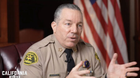 Desfinanciar a la policía lleva a tasas de homicidios por las nubes: Alguacil de Los Ángeles