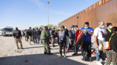 Fiscal General de Arizona declara ola de inmigración ilegal como “invasión”