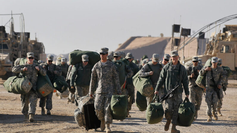 Soldados del Ejército de EE. UU. en una foto de archivo de 2011 tomada cerca de Nasiriyah, Irak. (Joe Raedle/Getty Images)