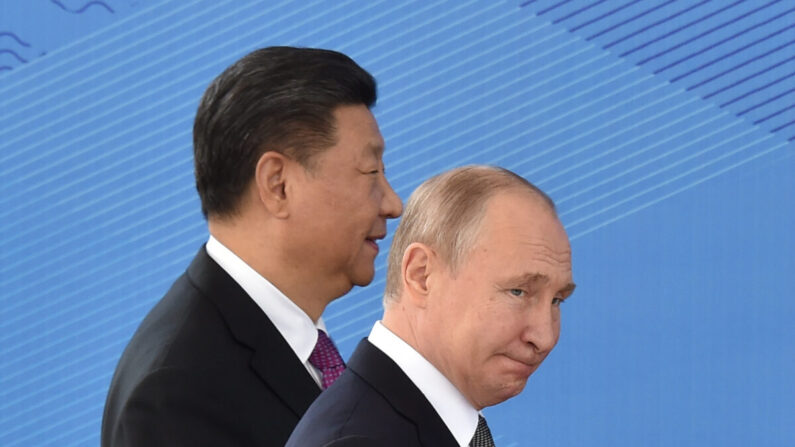 El presidente ruso Vladimir Putin y el líder chino Xi Jinping en una reunión del Consejo de Jefes de Estado de la Organización de Cooperación de Shanghái (OCS) en Bishkek el 14 de junio de 2019. (Vyacheslav Oseledko/AFP vía Getty Images)