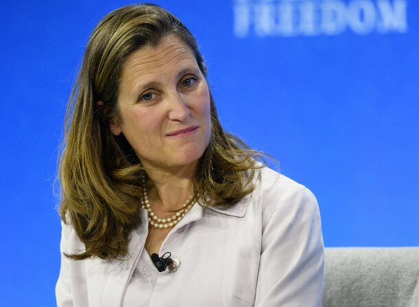 Chrystia Freeland, entonces ministra de Asuntos Exteriores de Canadá, habla durante un debate en la Conferencia Mundial sobre la Libertad de Prensa el 10 de julio de 2019 en Londres, Inglaterra.(Leon Neal/Getty Images)