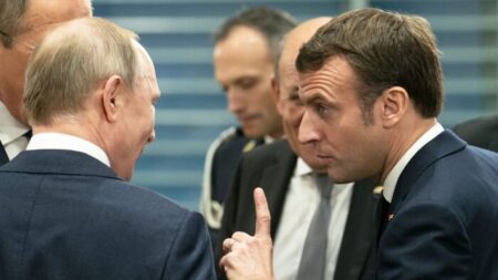 Putin y Macron acuerdan medidas para detener la escalada en Ucrania