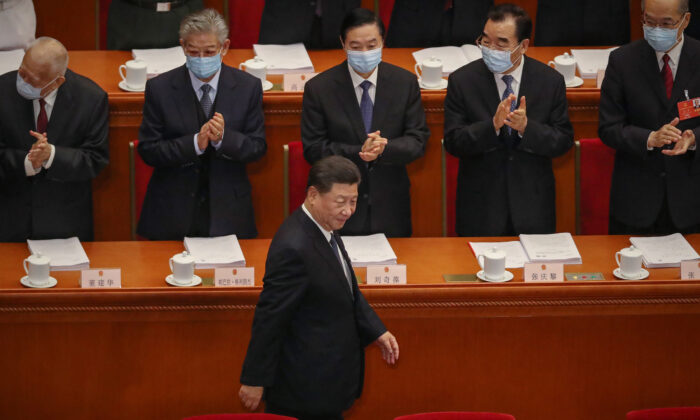 El líder del Partido Comunista Chino, Xi Jinping, llega al Gran Salón del Pueblo para la apertura del Congreso Nacional del Pueblo, el 22 de mayo de 2020, en Beijing, China. (Andrea Verdelli/Getty Images)
