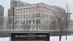 Estados Unidos cierra embajada en Kiev mientras líder de Ucrania advierte sobre invasión inminente