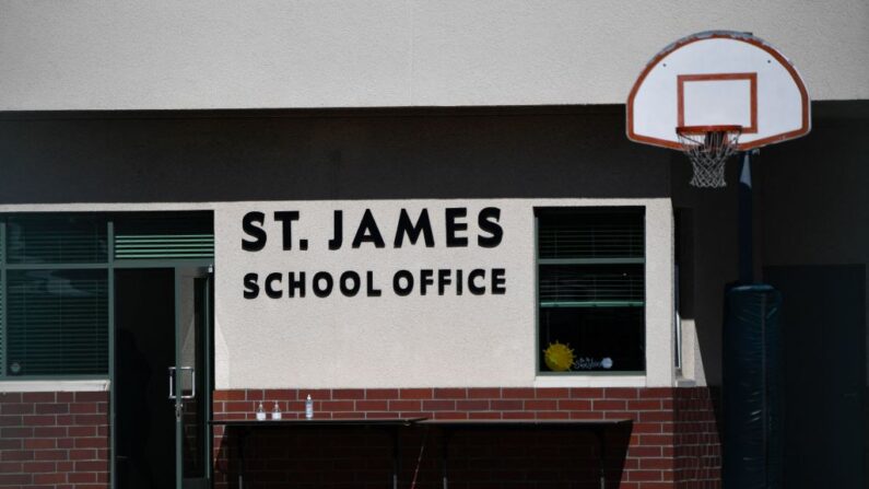 La escuela de la iglesia católica de St. James en Torrance, California, el 7 de febrero de 2022. (PATRICK T. FALLON/AFP vía Getty Images)