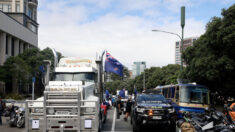 Las protestas contra los mandatos por la COVID-19 continúan por cuarto día en Nueva Zelanda