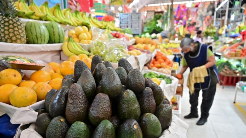 Aguacates mexicanos a la venta en un mercado de Ciudad de México el 15 de febrero de 2022. (PEDRO PARDO/AFP vía Getty Images)