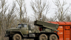 Ucrania impondrá estado de emergencia, recluta reservistas y pide a sus ciudadanos salir de Rusia