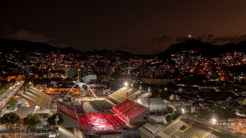 Vista aérea del sambódromo Marques de Sapucai durante una celebración para presentar el recinto reformado en el centro de la ciudad de Río de Janeiro, Brasil, el 24 de febrero de 2022. (MAURO PIMENTEL/AFP vía Getty Images)