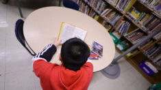 «No es censura»: Madre desmiente afirmaciones sobre padres que rechazan libros explícitos en la biblioteca