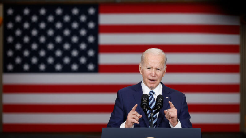 El presidente de los Estados Unidos, Joe Biden, en Ironworkers Local 5 el 4 de febrero de 2022 en Upper Marlboro, Maryland. (Chip Somodevilla/Getty Images)