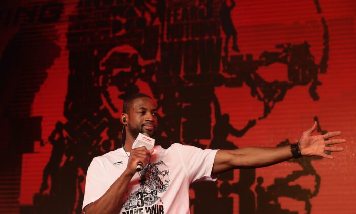 El jugador de la NBA Dwyane Wade asiste a un evento de promoción de la marca deportiva china Li Ning en Beijing, China, el 3 de julio de 2013. (Feng Li/Getty Images)