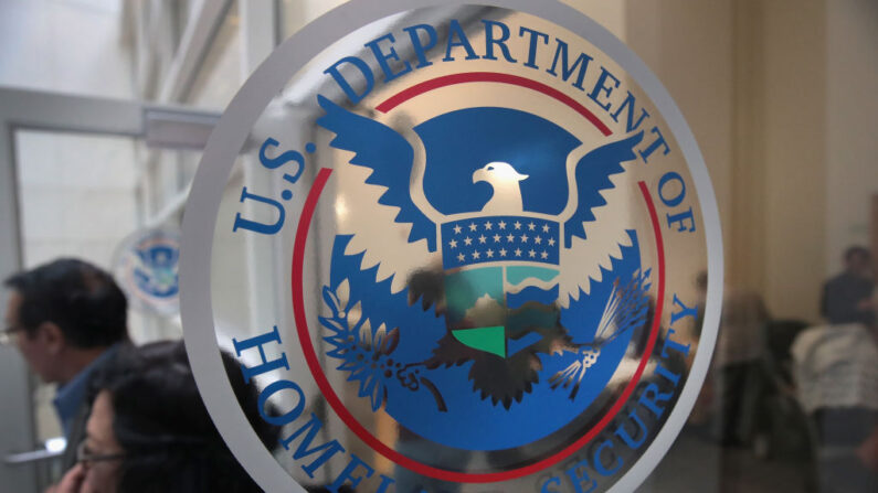 Emblema del Departamento de Seguridad Nacional, el 22 de febrero de 2017, en Chicago, Illinois. (Scott Olson/Getty Images)