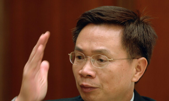 James Huang, presidente del Consejo de Desarrollo del Comercio Exterior de Taiwán (TAITRA). Esta foto fue tomada el 31 de agosto de 2007, cuando Huang era ministro de Asuntos Exteriores de Taiwán. (Sam Yeh/AFP vía Getty Images)