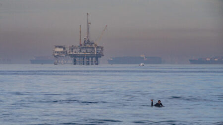 Perforación petrolera en alta mar de California quedaría prohibida según nuevo proyecto de ley