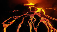 Fotógrafo capta la primera erupción en 800 años de un volcán de Islandia