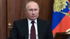 Casa Blanca anuncia sanciones a zonas disputadas de Ucrania que Putin reconoció como independientes