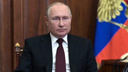 Putin exige a los ucranianos que se desarmen y destituyan a sus dirigentes