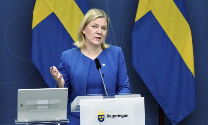 La Primera Ministra de Suecia, Magdalena Andersson, se dirige a una rueda de prensa digital en Estocolmo el 3 de febrero de 2022. (Marko Saavala/TT News Agency/AFP vía Getty Images)
