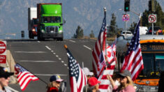 Convoy de la Libertad de EE.UU. abandona ruta norte e insta a camioneros a unirse al convoy principal