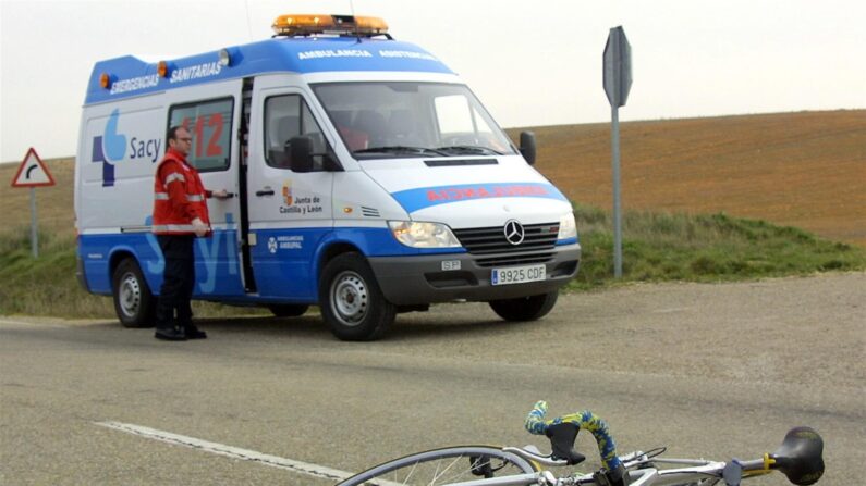 Fotografía de archivo del lugar del accidente en donde un ciclista fue atropellado. EFE/BRAGIMO
