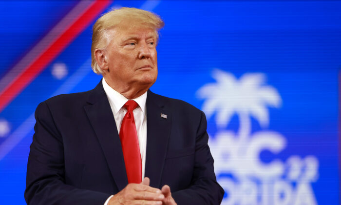 Donald Trump, el 45° presidente de los Estados Unidos, habla durante la Conferencia de Acción Política Conservadora en The Rosen Shingle Creek en Orlando, Florida, el 26 de febrero de 2022. (Joe Raedle/Getty Images)