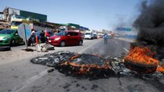 Camioneros mantienen bloqueo el segundo día de protestas al norte de Chile