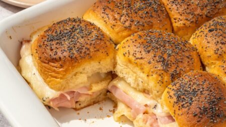 Clásicos sándwiches perfectos para un almuerzo rápido, un partido de fútbol o un picnic