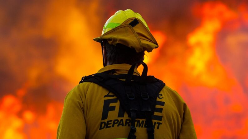 El fuego comenzó en la noche del lunes en la factoría, que alberga grandes cantidades de nitrato de amonio, un material altamente inflamable. Imagen de archivo. EFE/EPA/Etienne Laurent
