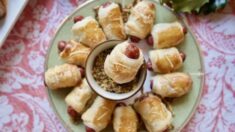 “Cerdos en manta” cubiertos de parmesano, una novedosa receta que deleita