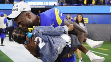 Jugador de los Rams, tuvo doble victoria durante el Super Bowl: ¡Su hijo nació en el medio tiempo!