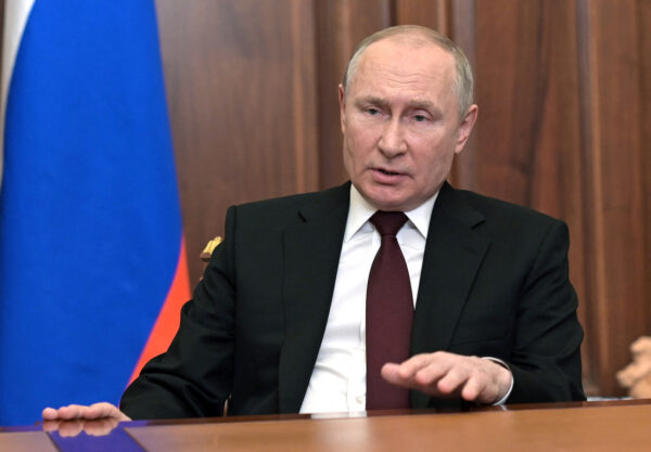 El presidente ruso Vladimir Putin habla durante su discurso a la nación en el Kremlin, en Moscú, el 21 de febrero de 2022. (Alexey Nikolsky/Sputnik/AFP vía Getty Images)
