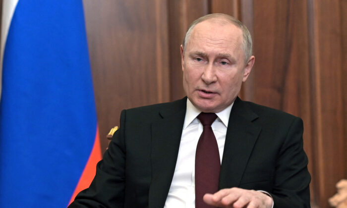 El presidente ruso Vladimir Putin habla durante su discurso a la nación en el Kremlin en Moscú el 21 de febrero de 2022.(Alexey Nikolsky/Sputnik/AFP via Getty Images)