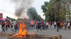 Migrantes africanos y centroamericanos se enfrentan con piedras y golpes en el sur de México