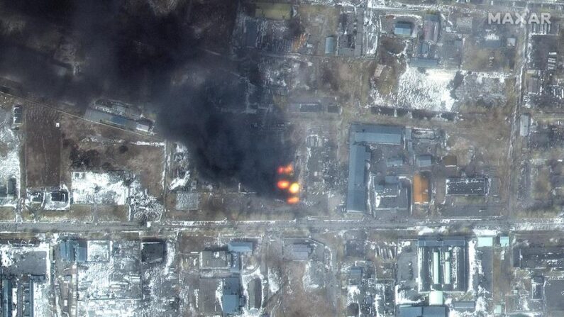 Imagen de satélite facilitada por Maxar Technologies de la ciudad de Mariupol tras un bombardeo ruso. (EFE/EPA/MAXAR TECHNOLOGIES HANDOUT)