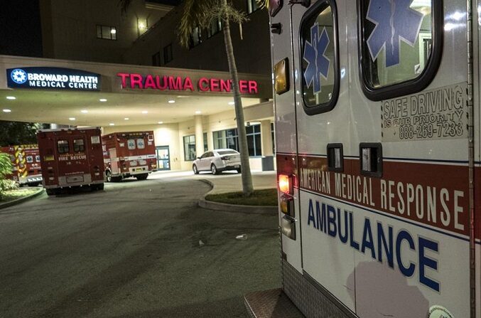 Fotografía de archivo de una ambulancia en Florida, EE.UU. EFE/Giorgio Viera