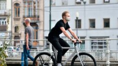 Consumidores se cambian a bicicletas eléctricas a medida que la gasolina encarece