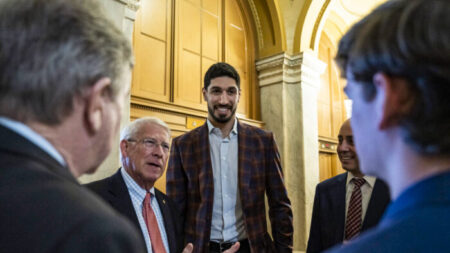 Kanter Freedom llama a NBA «hipócritas» por apoyar a Ucrania mientras guarda silencio a abusos de China