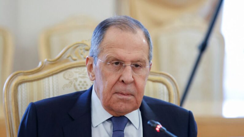 El ministro de Relaciones Exteriores de Rusia, Sergei Lavrov, asiste a una reunión con su homólogo turco, en Moscú, el 16 de marzo de 2022. (Maxim Shemetov/AFP vía Getty Images)
