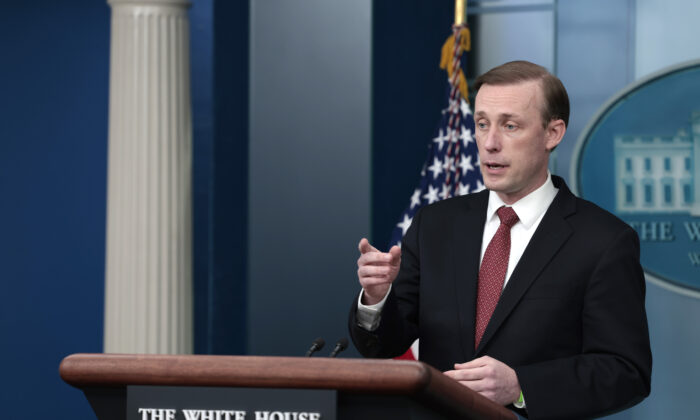 El asesor de seguridad nacional Jake Sullivan habla durante la rueda de prensa diaria de la Casa Blanca en Washington el 11 de febrero de 2022. (Anna Moneymaker/Getty Images)