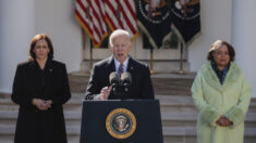 Biden firma ley que convierte los linchamientos en un crimen federal de odio