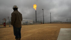 Empleos de petróleo y gas en Texas experimentan el mayor repunte en 10 años debido a la “fuerte demanda”
